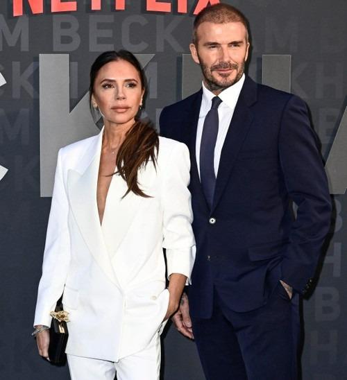 Victoria khóc nói về bê bối ngoại tình của Beckham-1