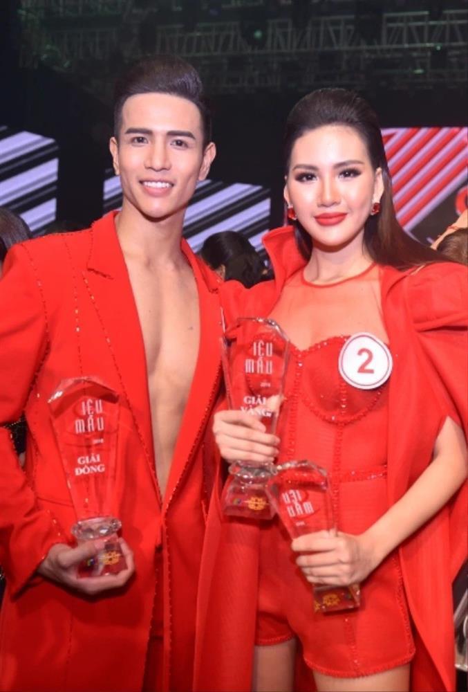 Chuyên gia nội khoa nghi ngờ Bùi Quỳnh Hoa căng chỉ mắt, tiêm filler để thi hoa hậu-6