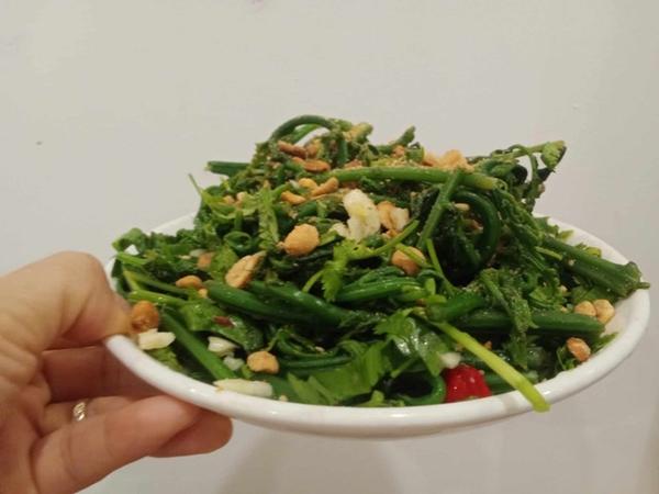Món rau dại là đặc sản đãi khách giúp nhuận tràng, bảo vệ gan… chế biến kiểu này cực ngon-3