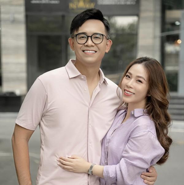 Hôn nhân hạnh phúc của MC Vietnam Idol - Đức Bảo và vợ cùng nghề-2