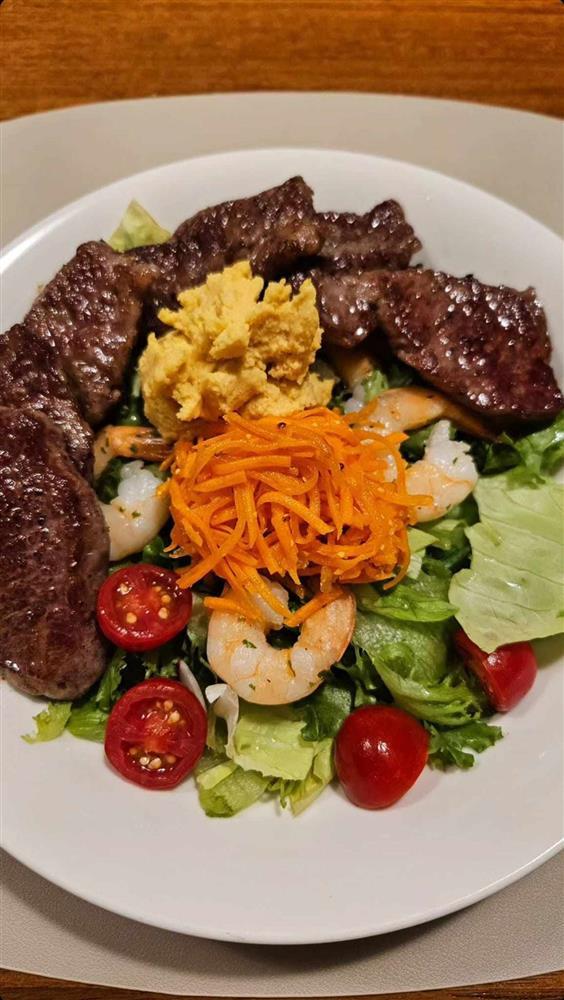 Người yêu Ninh Dương Lan Ngọc U50 sở hữu cơ bắp cuồn cuộn, body 6 múi căng đét-7