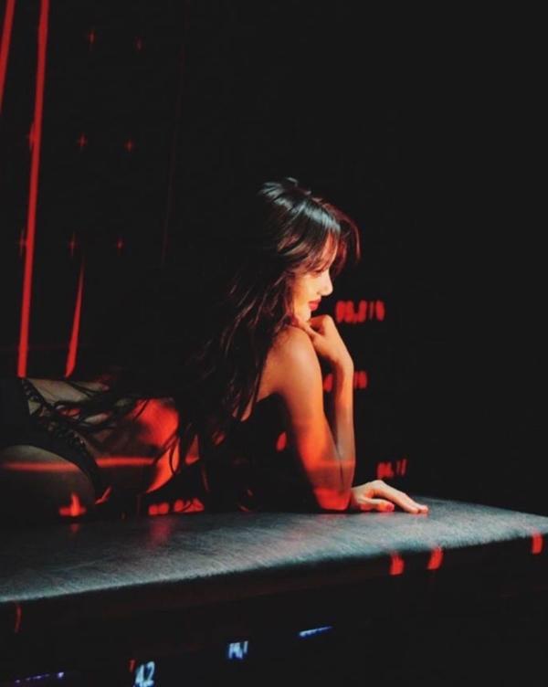 Lisa (BlackPink) tung ảnh diễn ở câu lạc bộ thoát y-5