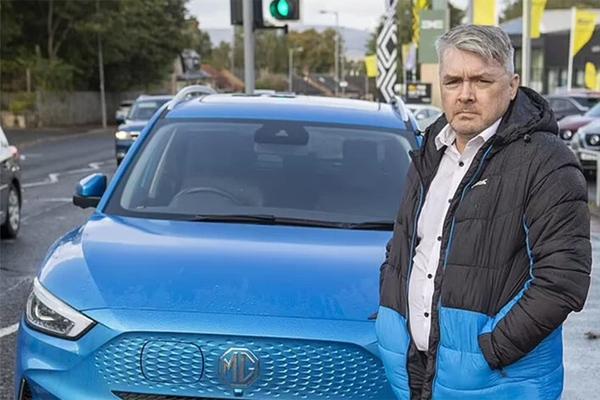 Dùng băng vệ sinh dạng ống, 2 chị em thập tử nhất sinh-2