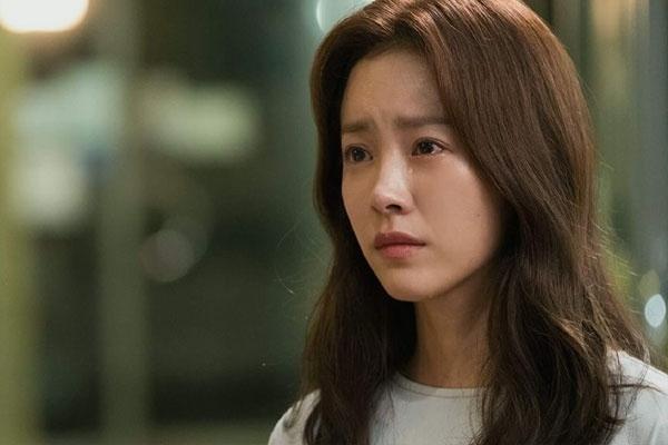 Ly hôn sau 22 năm chung sống, người phụ nữ cưới chàng trai kém tuổi con-2