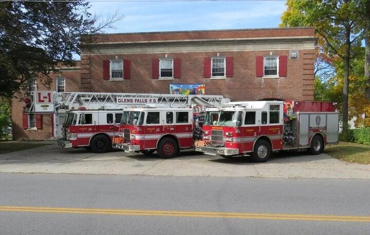 Cảnh sát lao đi cứu hỏa, hóa ra đám cháy là màn trang trí Halloween y như thật-2