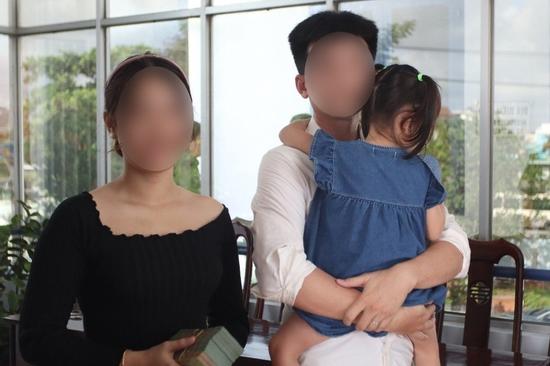 Trao lại gần 1 tỷ đồng cho gia đình bé 3 tuổi bị bắt cóc