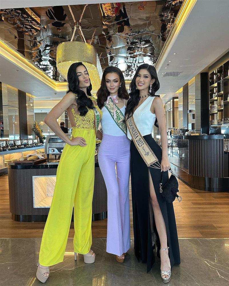 Dàn người đẹp quốc tế mặc cut-out ở Hoa hậu Hòa bình-12