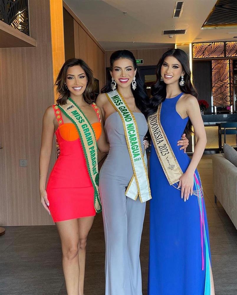 Dàn người đẹp quốc tế mặc cut-out ở Hoa hậu Hòa bình-13