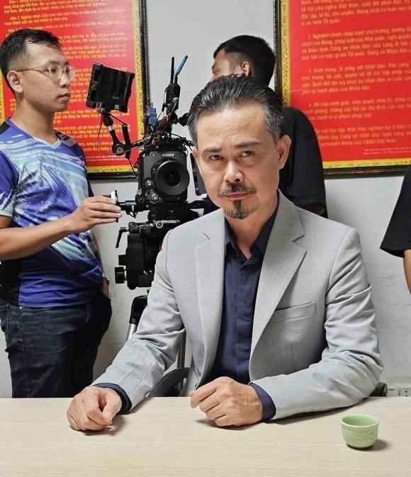 Cuộc sống đời thực ông trùm Biệt Dược Đen: bán phở bò, tận tụy dắt xe cho khách-7