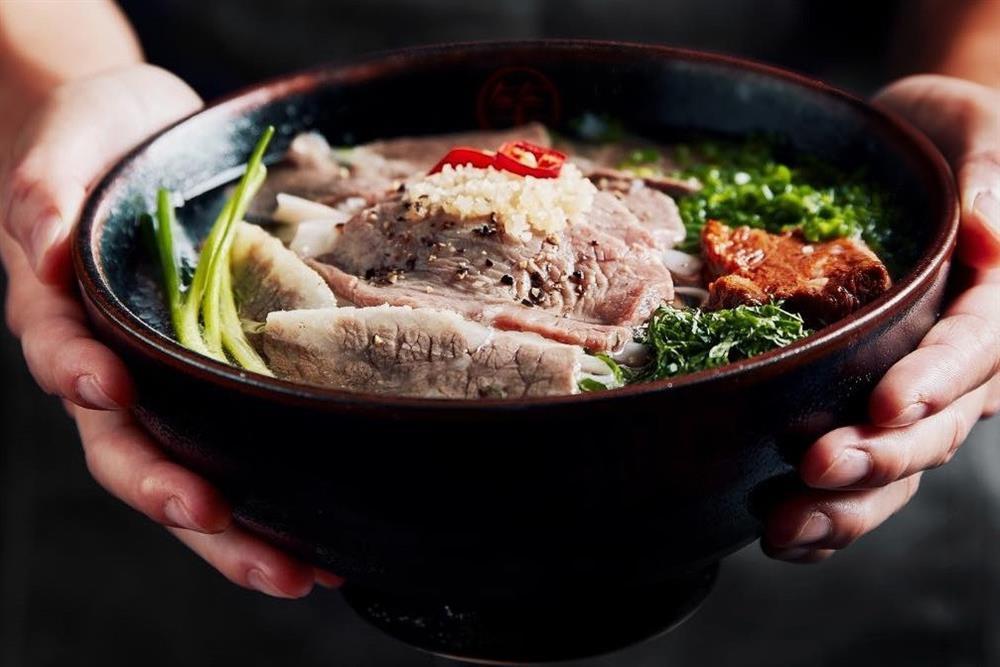 Thực khách xôn xao về quán phở của Chi Pu ở Trung Quốc, giá 200.000 đồng/bát-2