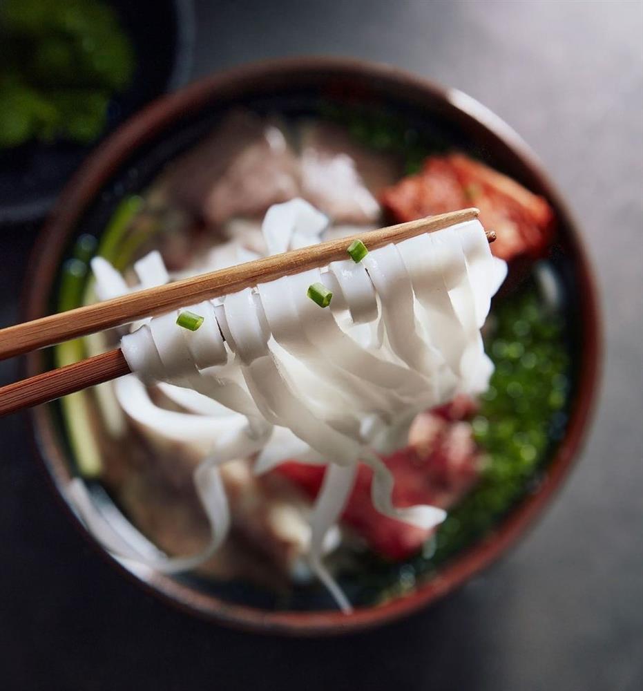 Thực khách xôn xao về quán phở của Chi Pu ở Trung Quốc, giá 200.000 đồng/bát-3