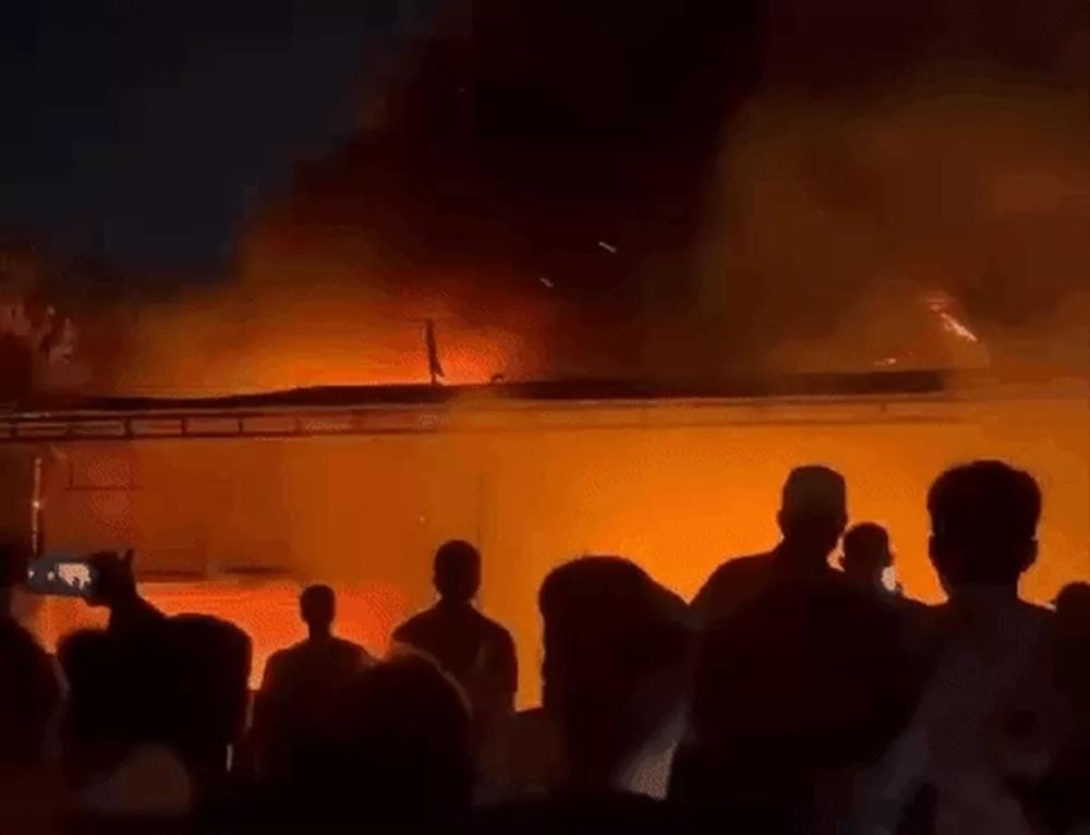 Cháy xưởng làm sợi ở Hà Nội, khói đen bốc cao hàng chục mét-3