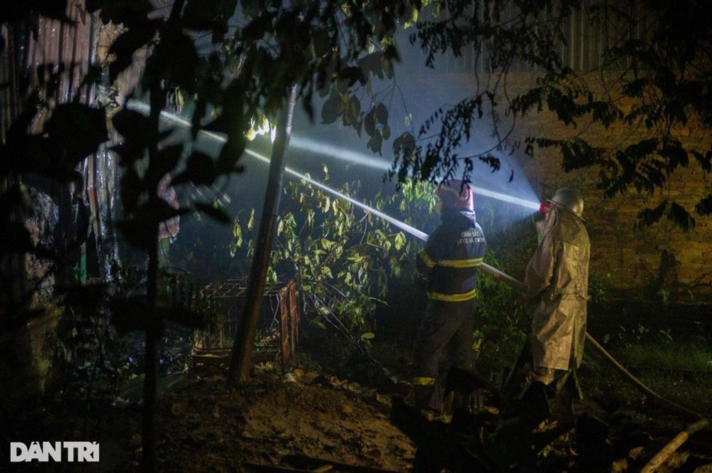 Cháy xưởng làm sợi ở Hà Nội, khói đen bốc cao hàng chục mét-4