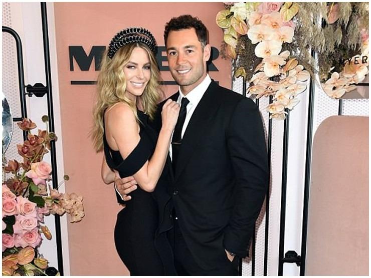 Chàng thợ xây khiến hoa hậu đẹp không góc chết si mê suốt 20 năm-5