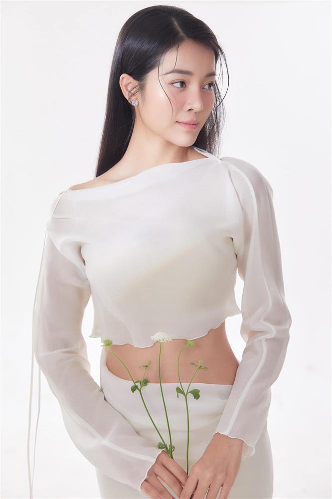 Gái xinh giật bồ Hương Giang mặc đồ tập ôm sát đi dưới phố, khoe trọn body nuột nà-7