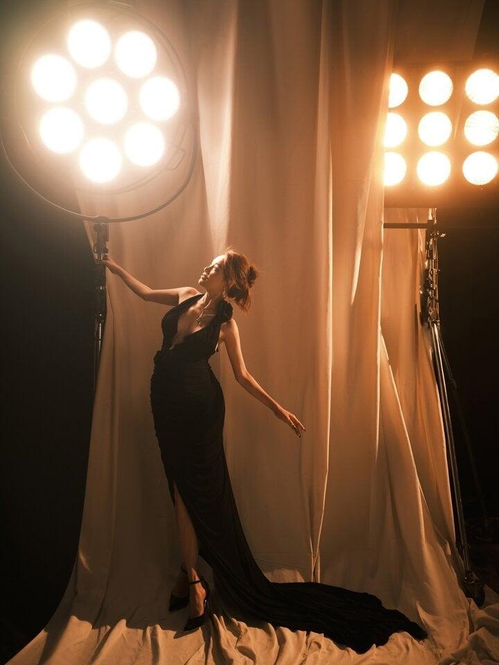 Nhã Phương vẫn xinh đẹp, rạng ngời khí chất ở tháng cuối thai kỳ-4