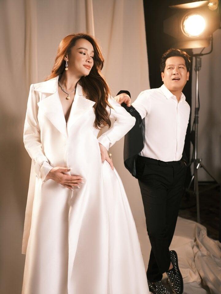 Nhã Phương vẫn xinh đẹp, rạng ngời khí chất ở tháng cuối thai kỳ-5