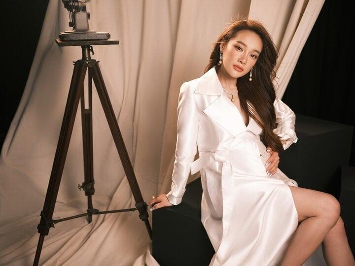 Nhã Phương vẫn xinh đẹp, rạng ngời khí chất ở tháng cuối thai kỳ-7