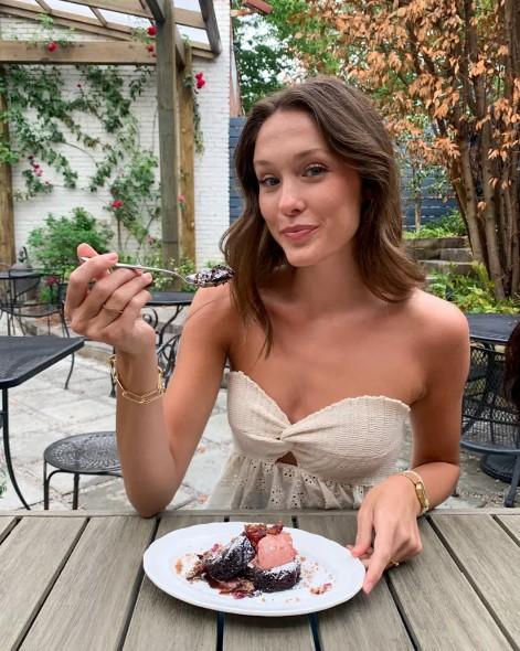 Bỏ vài trăm nghìn mua váy giảm giá không ngờ trúng mánh, lời hơn 200 lần-2