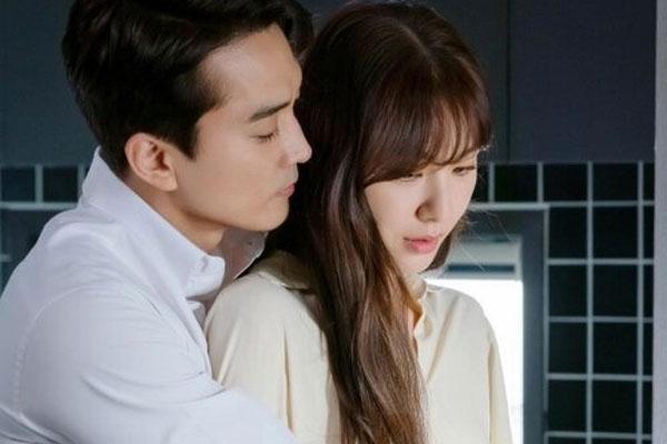 Chết lặng khi biết quá khứ đáng sợ của cô vợ xinh đẹp-1