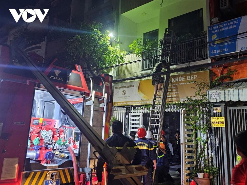 Đà Nẵng giải cứu thành công 3 nạn nhân trong căn nhà bốc cháy-2