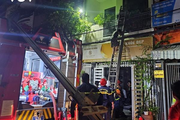 Giải cứu 4 người bị nước lũ cô lập ở Gia Lai-2