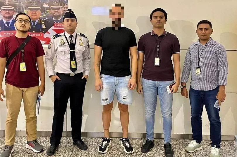 Du khách bị bắt, trục xuất khỏi Bali vì mây mưa nơi công cộng-2