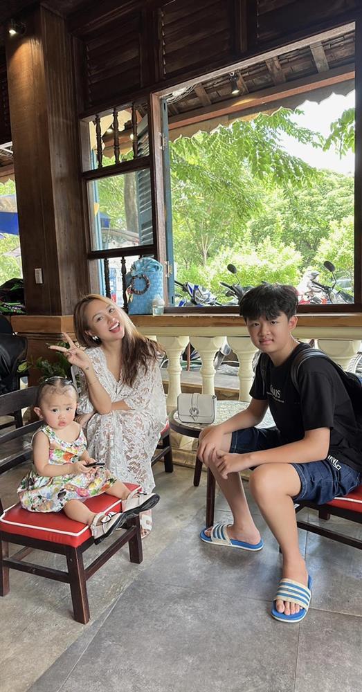 Cùng trong hội chị em với Vy Oanh, Phan Như Thảo, Vân Hugo sống hạnh phúc như thế nào?-4