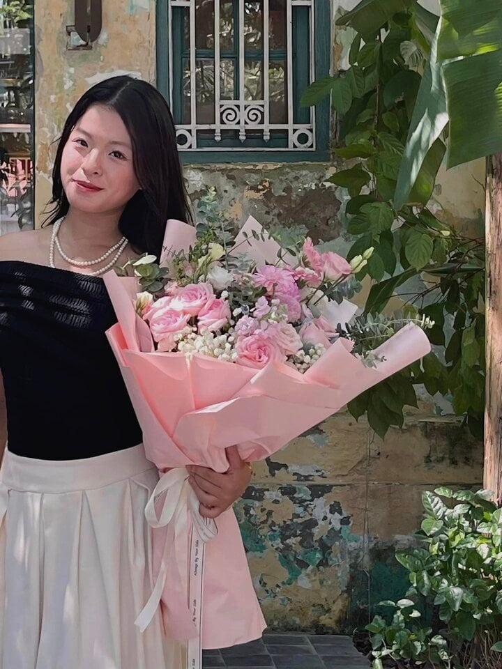 Con gái NSƯT Chiều Xuân đẹp dịu dàng tuổi 20-2