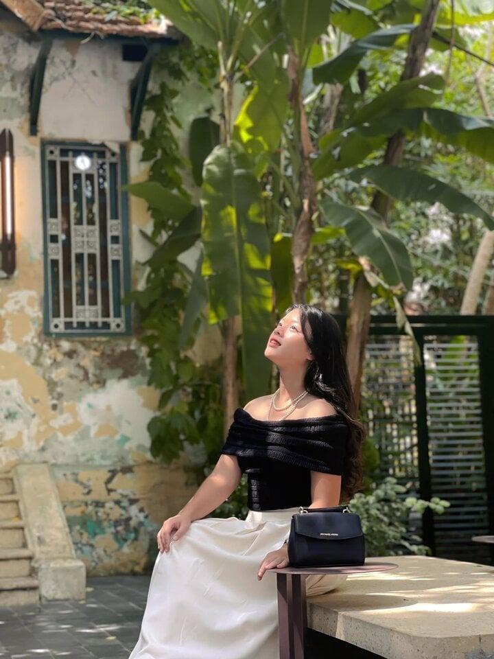 Con gái NSƯT Chiều Xuân đẹp dịu dàng tuổi 20-3