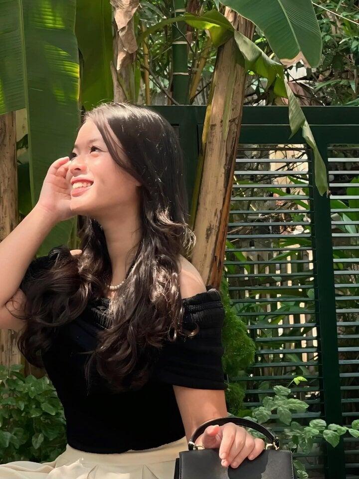 Con gái NSƯT Chiều Xuân đẹp dịu dàng tuổi 20-4