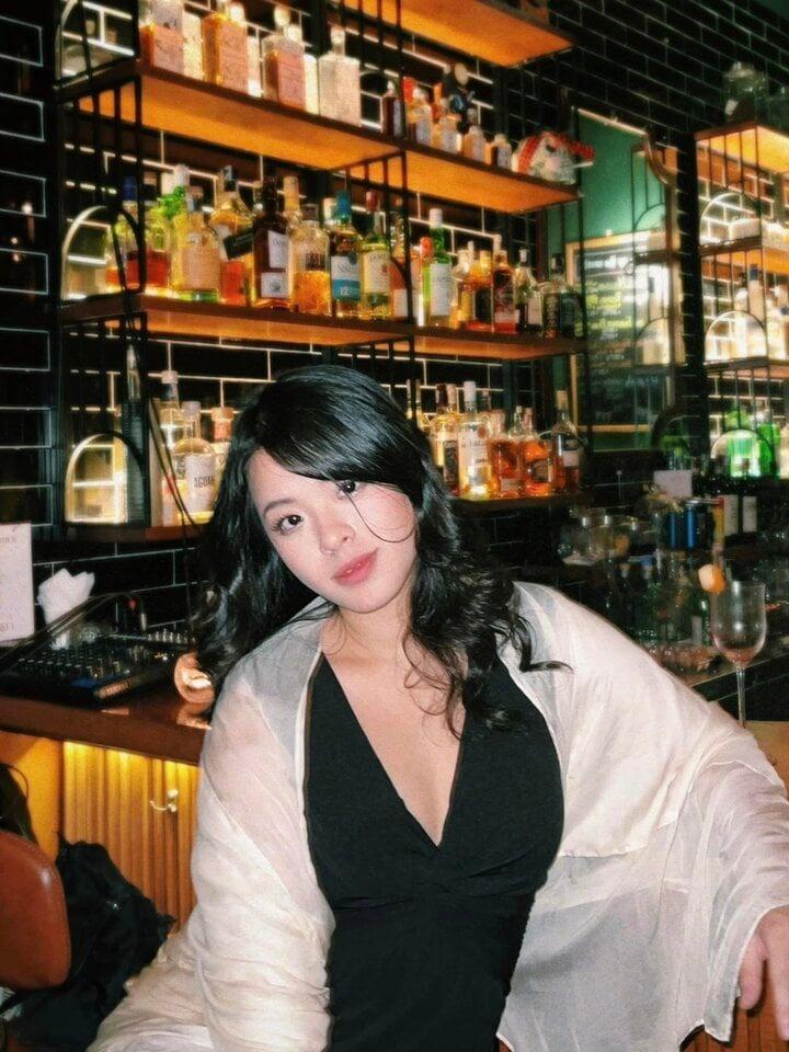 Con gái NSƯT Chiều Xuân đẹp dịu dàng tuổi 20-8