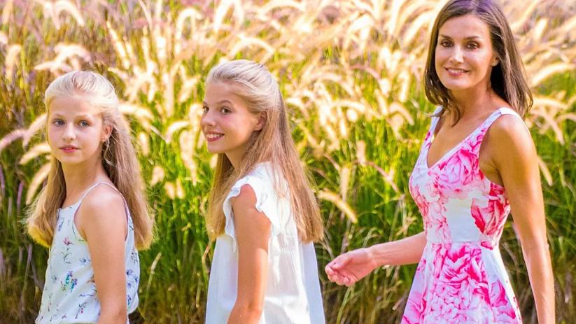 Công chúa đẹp nhất châu Âu giỏi ngoại ngữ, tuổi thơ không điện thoại di động-3