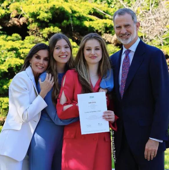 Công chúa đẹp nhất châu Âu giỏi ngoại ngữ, tuổi thơ không điện thoại di động-4