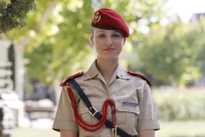 Công chúa đẹp nhất châu Âu giỏi ngoại ngữ, tuổi thơ không điện thoại di động-5