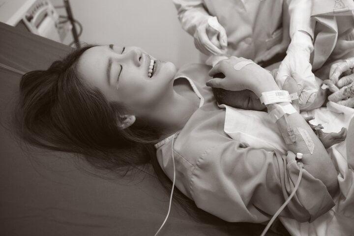 Nhã Phương bật khóc vì hạnh phúc khi sinh con thứ hai-2