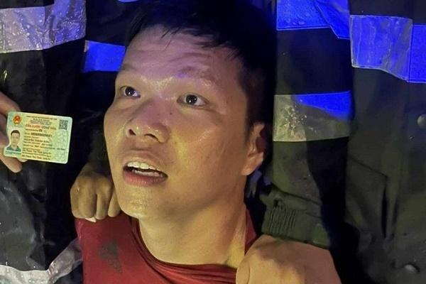 Tên cướp bị chủ tiệm vàng bắt sống-2