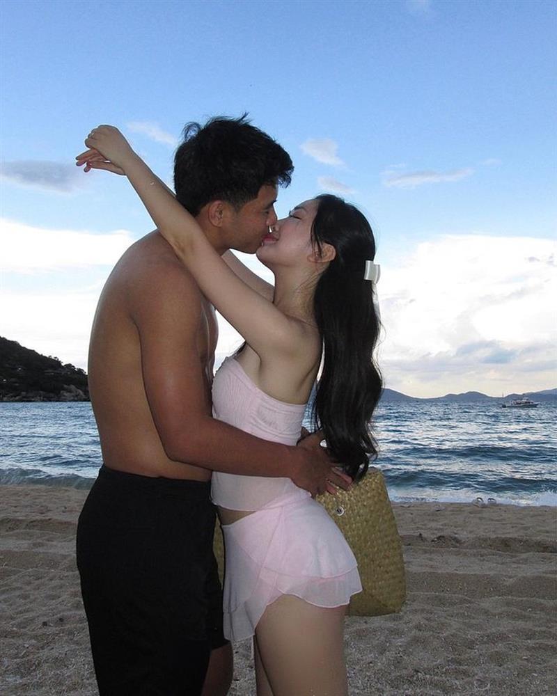 Cầu thủ nổi tiếng viết sai chính tả ngay lần đầu tán hot girl trường Mỹ thuật và chuyện tình bạc xỉu đáng yêu-1