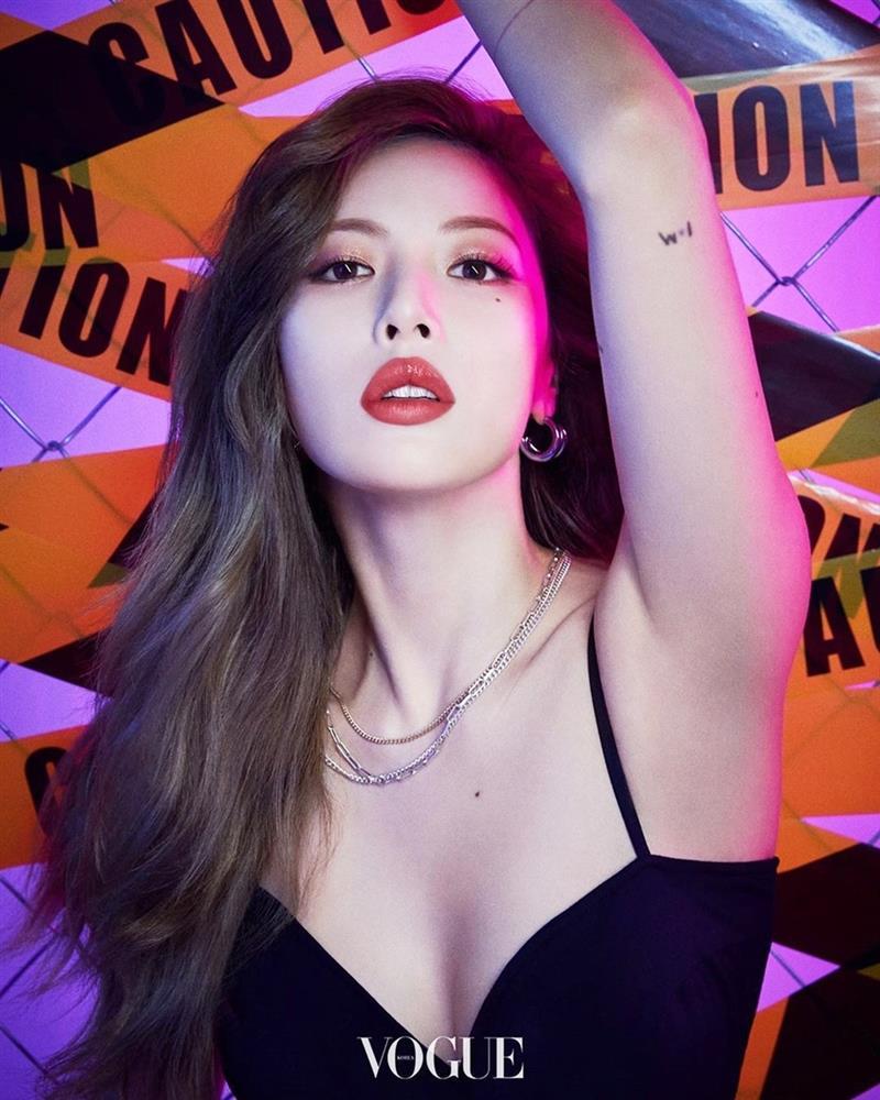 Lisa diễn ở hộp đêm thoát y và nữ thần tượng vùng vẫy đi ngược chuẩn mực-5