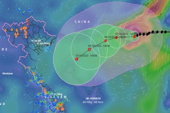 Bão số 4 bất ngờ mạnh thêm trên Biển Đông