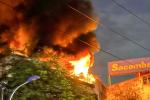 Hỏa hoạn bao trùm tầng thượng căn nhà ở TPHCM sau tiếng nổ lớn