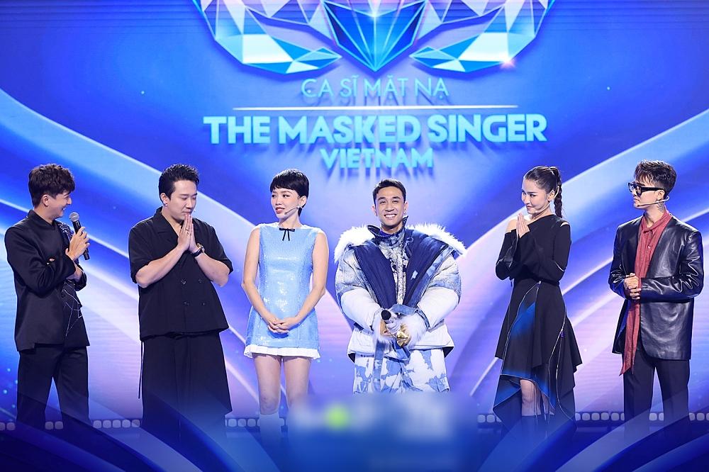 Ca sĩ mặt nạ: Kỳ Lân Lãng Tử lộ diện, dàn cố vấn không ai đoán đúng-5