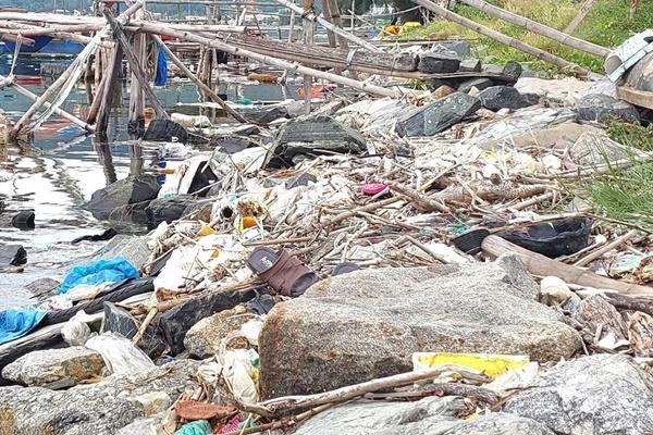 Ấn tượng bên trong tháp nước Hàng Đậu: Rác thải ngập 60cm-1