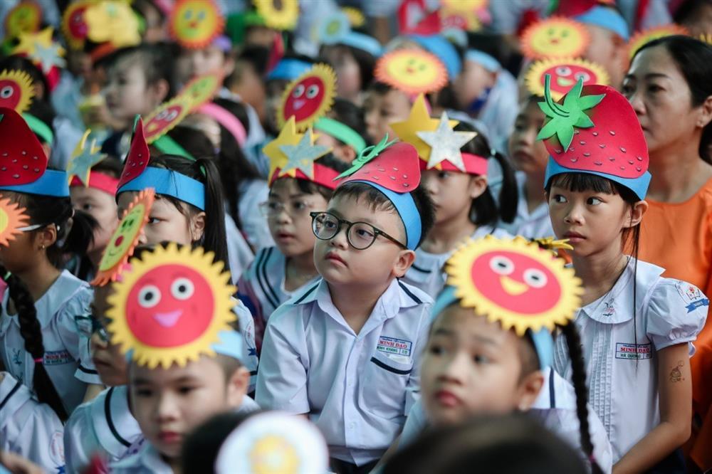 Chiếc nắp bồn cầu bị hỏng, mẹ đơn thân bắt cô giáo xin lỗi con trai-3