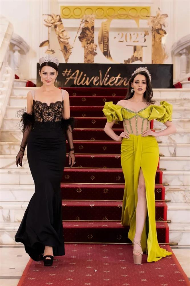 Lê Hoàng Phương mặc xuyên thấu đọ catwalk với người đẹp Venezuela-5
