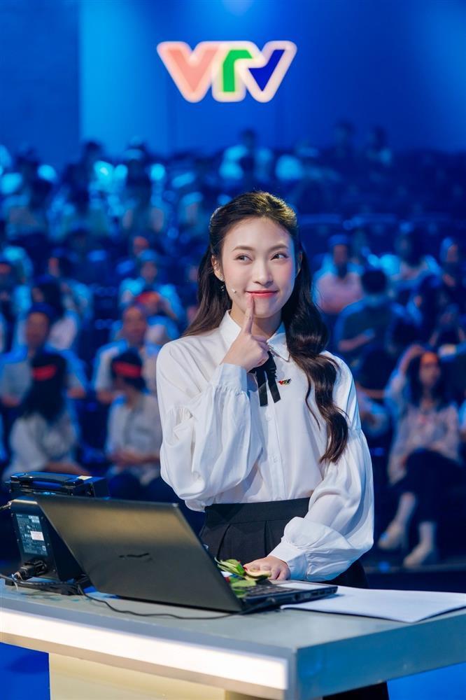 Học vấn không phải dạng vừa của 2 MC dẫn chung kết Olympia 2023-3