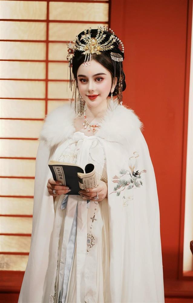 Sao Việt khiến khán giả tiếc nuối vì phẫu thuật thẩm mỹ: Lâm Khánh Chi lạ lẫm không nhận ra-3