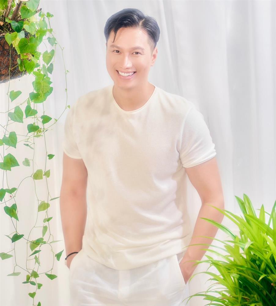 Sao Việt khiến khán giả tiếc nuối vì phẫu thuật thẩm mỹ: Lâm Khánh Chi lạ lẫm không nhận ra-6