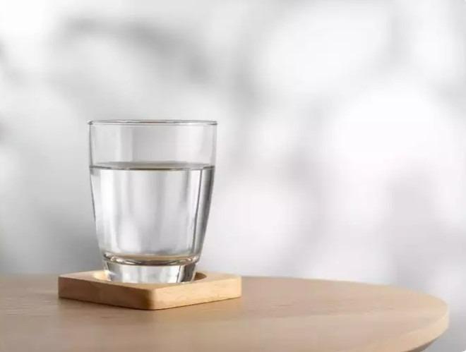 Điều gì xảy ra khi bạn uống nước kèm những thực phẩm này-1