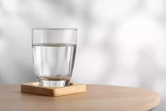 Điều gì xảy ra khi bạn uống nước kèm những thực phẩm này